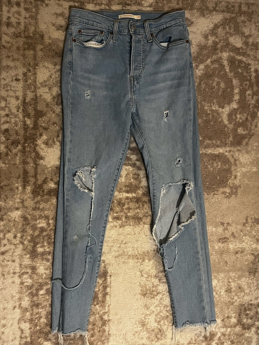 Levi's Wedgie Skinny Jeans Size 27 Light Wash Distressed Ripped Raw Hem Denim